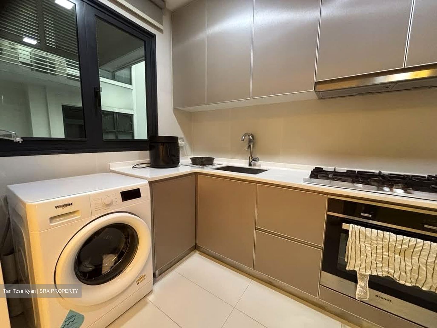 Uber 388 (D16), Condominium #557613221
